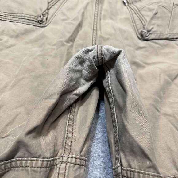 Levi's Men's Multiple Pockets Belt Loops Cargo Shorts Size W42 Khaki Medium Wash - Picture 6 of 7